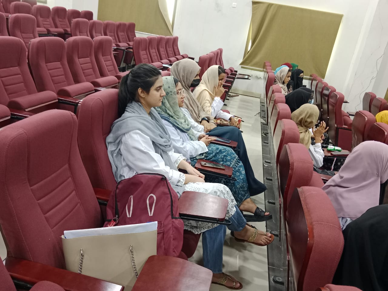 Free HTML5 template by FREEHTML5.co